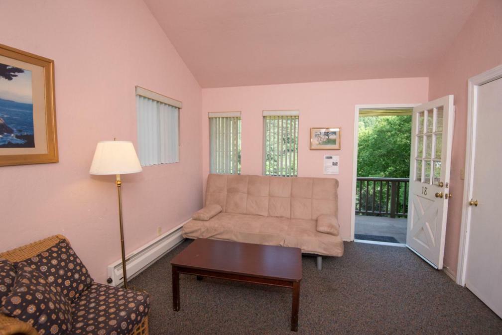 River View Garden Hotel 2*