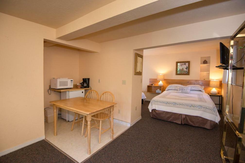 River View Garden Hotel 2*